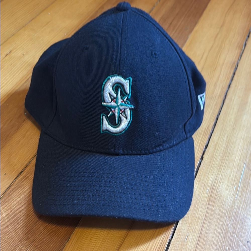 Seattle Mariners Fitted Mens Blue Cap with Embroidered Logo - L/XL
